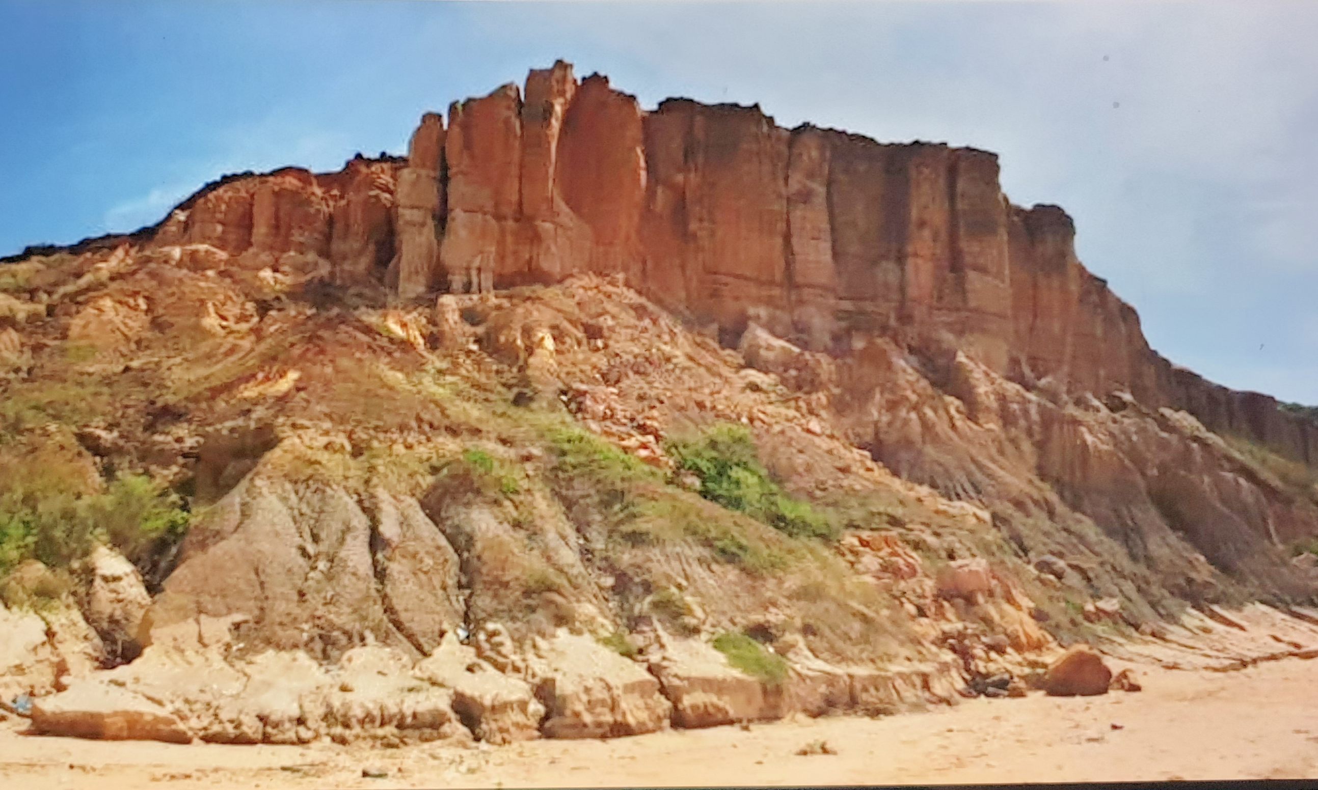  Popenguine: la falaise vue de la mer.